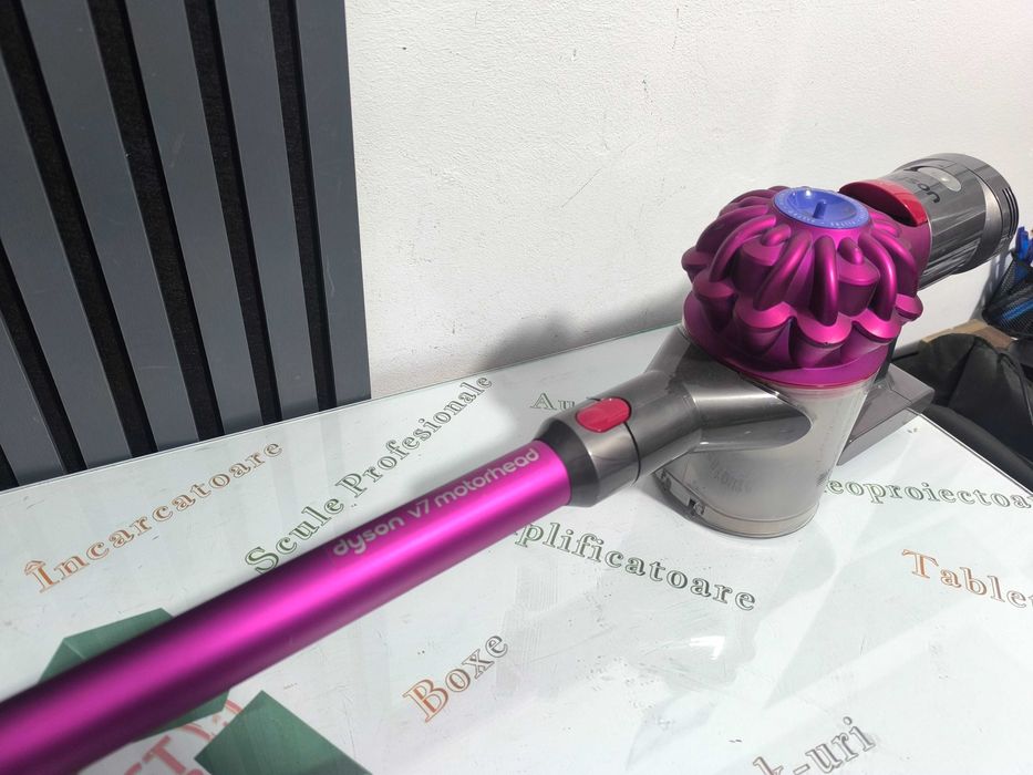 Aspirator Dyson V7 Motorhead fără fir