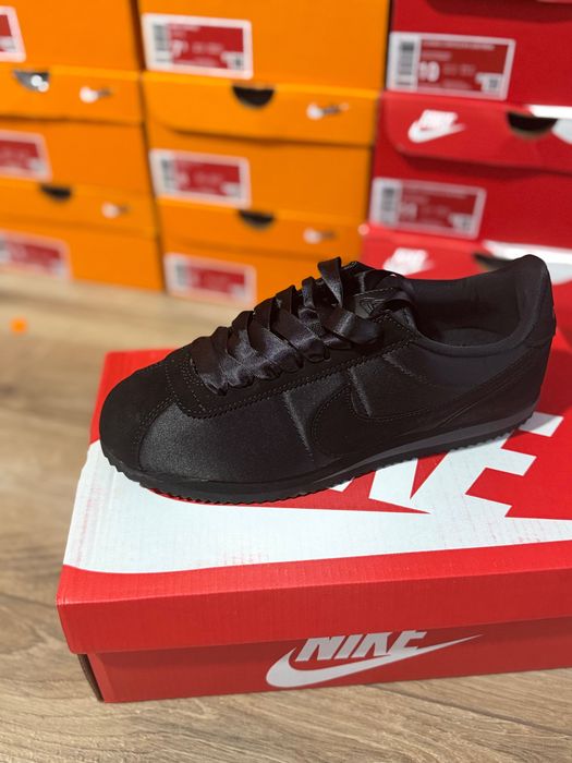 Продам новые кроссовки 39-44 размер