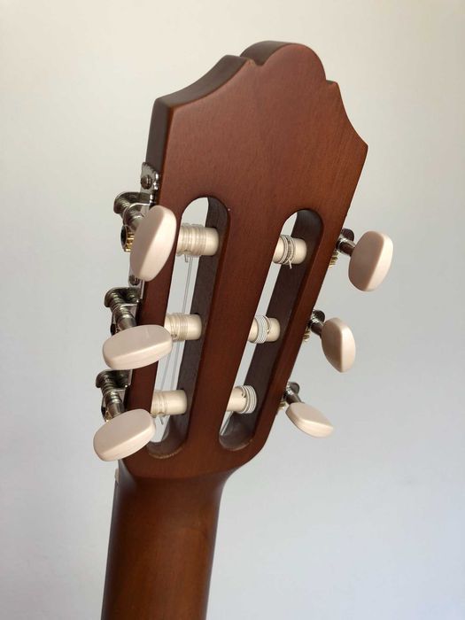 Chitara Yamaha C40; Acustica Clasica Nylon 4/4 cu Stativ si Corzi extra