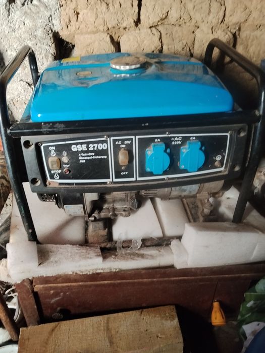 Vând generator aproape Nou puțin folosit cauționează bine