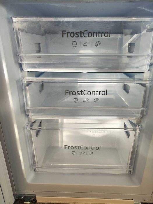 Хладилник-фризер Amica EKGCS 387 900