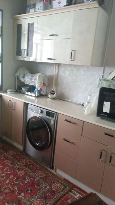 Квартира сотилади.