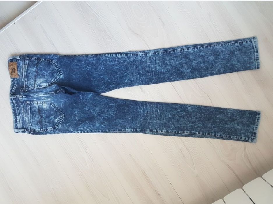 Blugi Diesel Nr.27 corespunde la un S-M