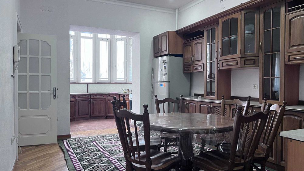 Ойбек м. (ул.Фидокор) 4 ком(попугайчики) 160 кв.м. укомплектованная