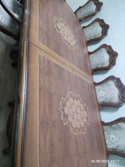 Продам стол и стулья