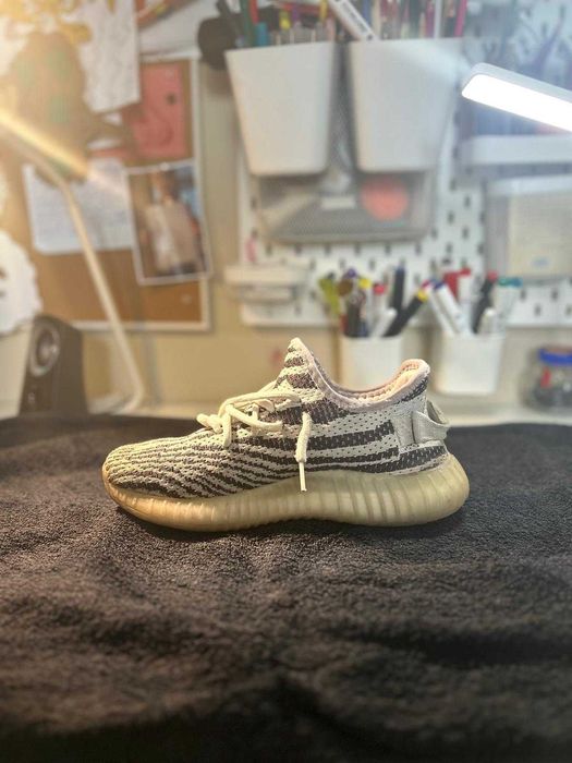 adidasi yeezy 350 zebra