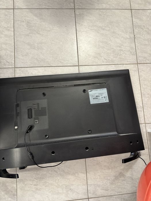 Телевизор Самсунг Работи в отлично състояние не е смарт .