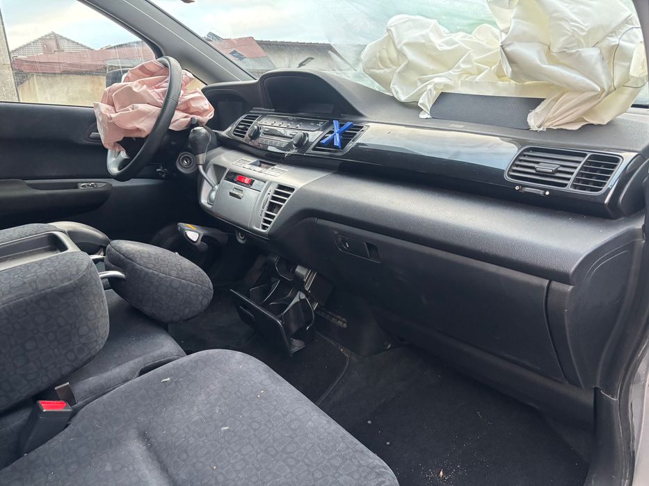 Honda frv 2.2 cdti na chasti