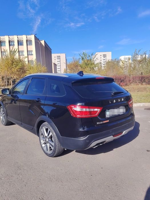 Машина Lada Vesta Cross