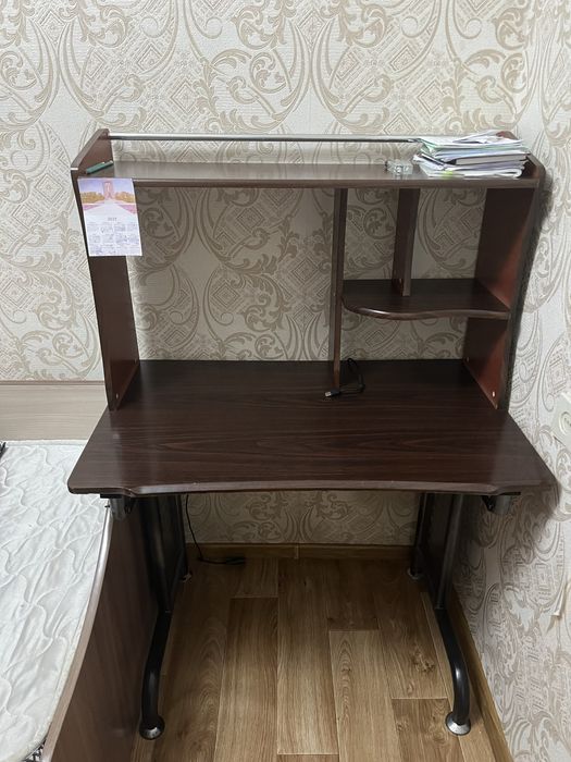 Продам стол (компьютерный)