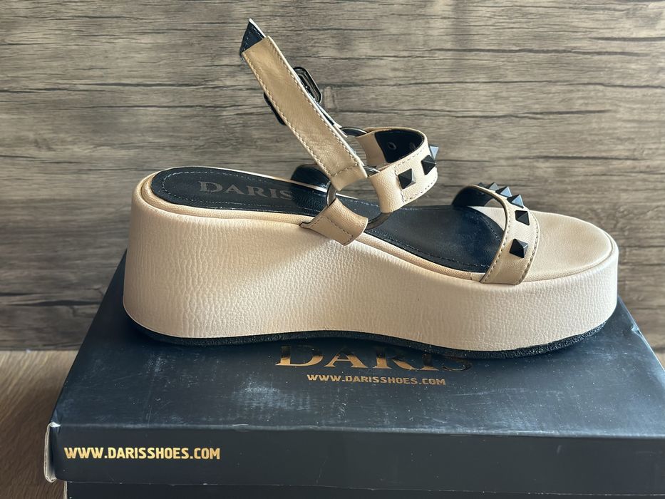 Обувки от магазин Daris.