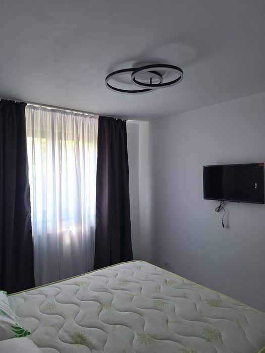 Proprietar, închiriez apartament