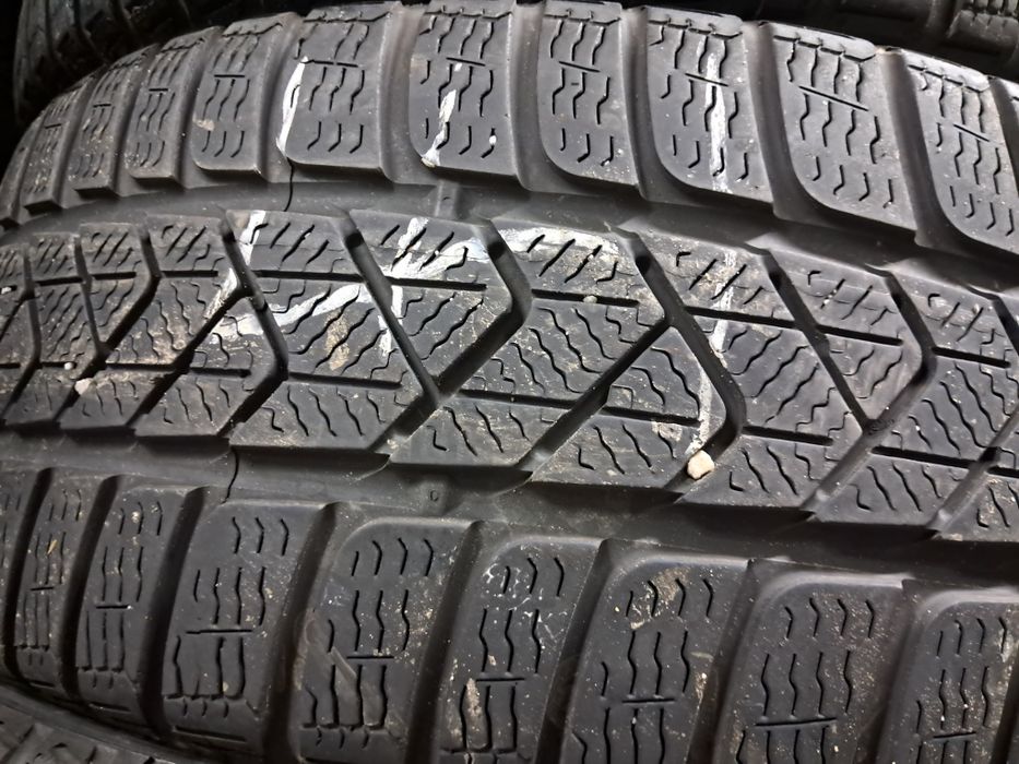 Anvelope second iarna 205 40 R17 Pirelli
