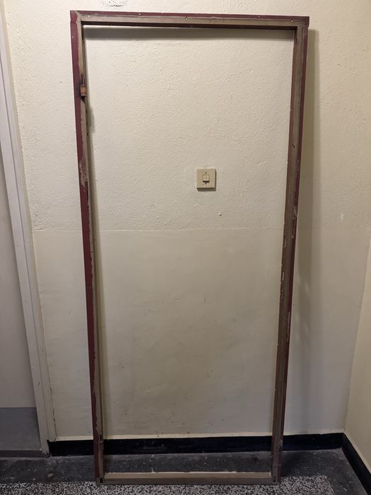 Метална входна врата