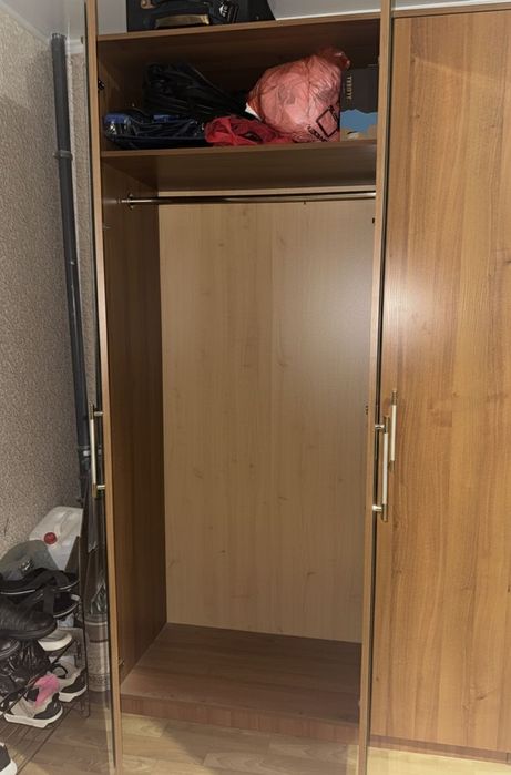 Шкаф вместительный с зеркалами