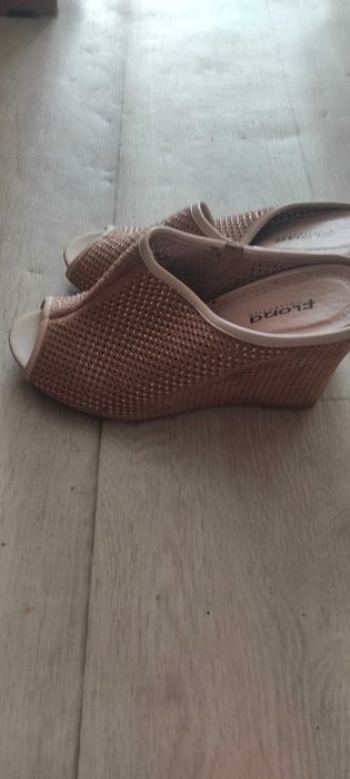 Женские туфли и босоножки