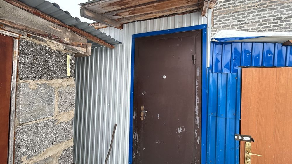 Продам будку...или домик обшитый.