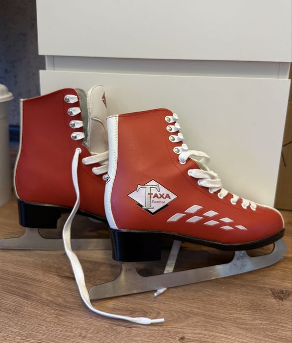 Женские ледовые коньки