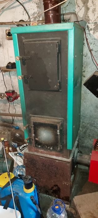 Котел с горелка на пелети.