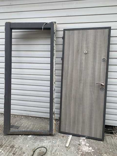 Vand usa metalica 500 lei