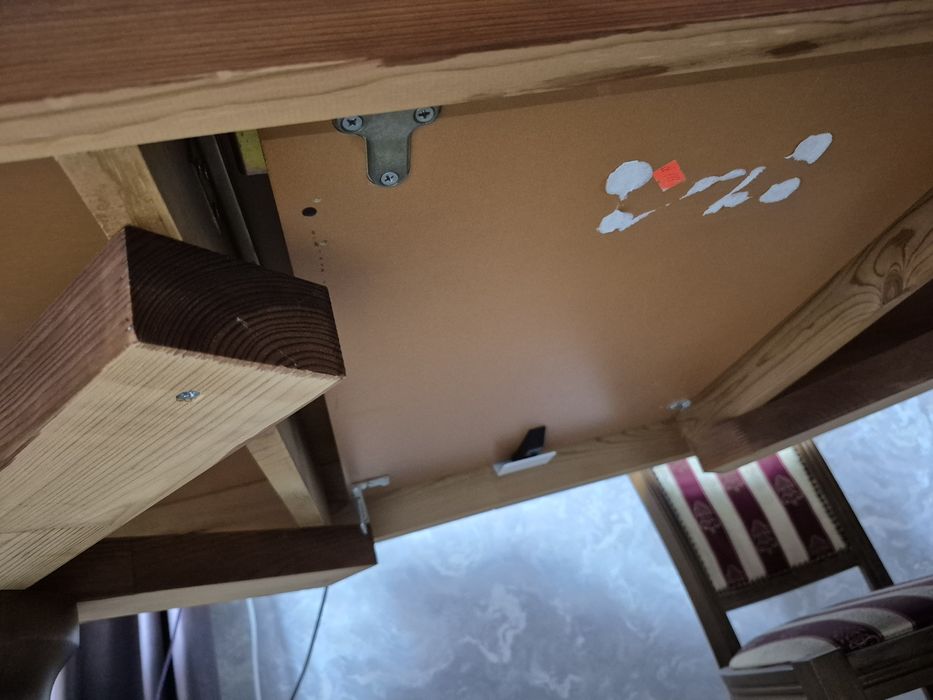 Продам гостевой стол классический