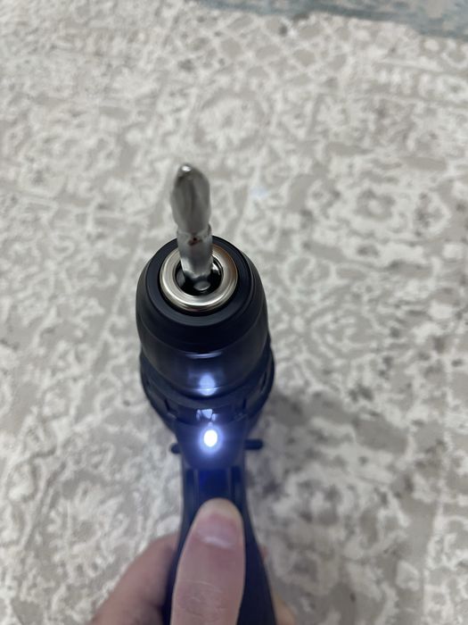 Шуруповерт новый