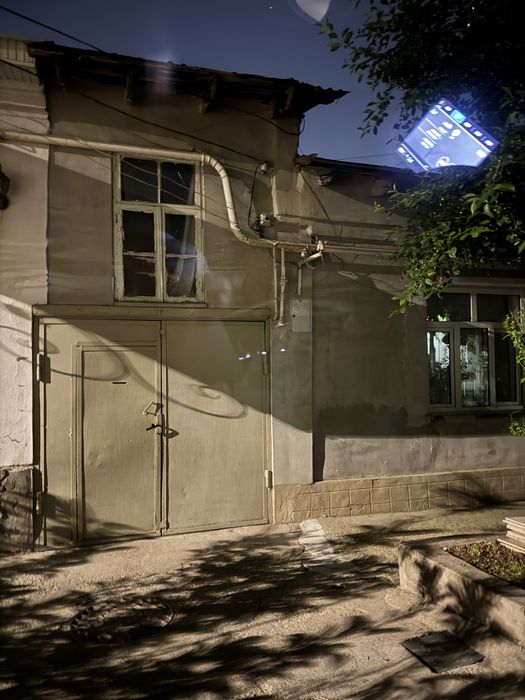 Ховли сотилади тоштурмада