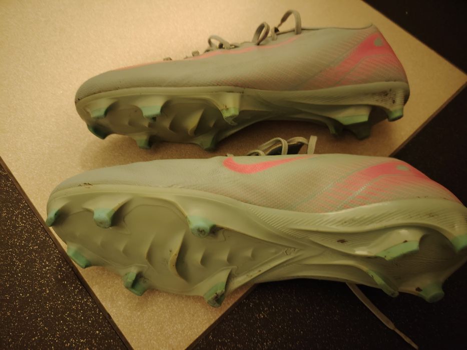 Бутонки за футбол NIKE