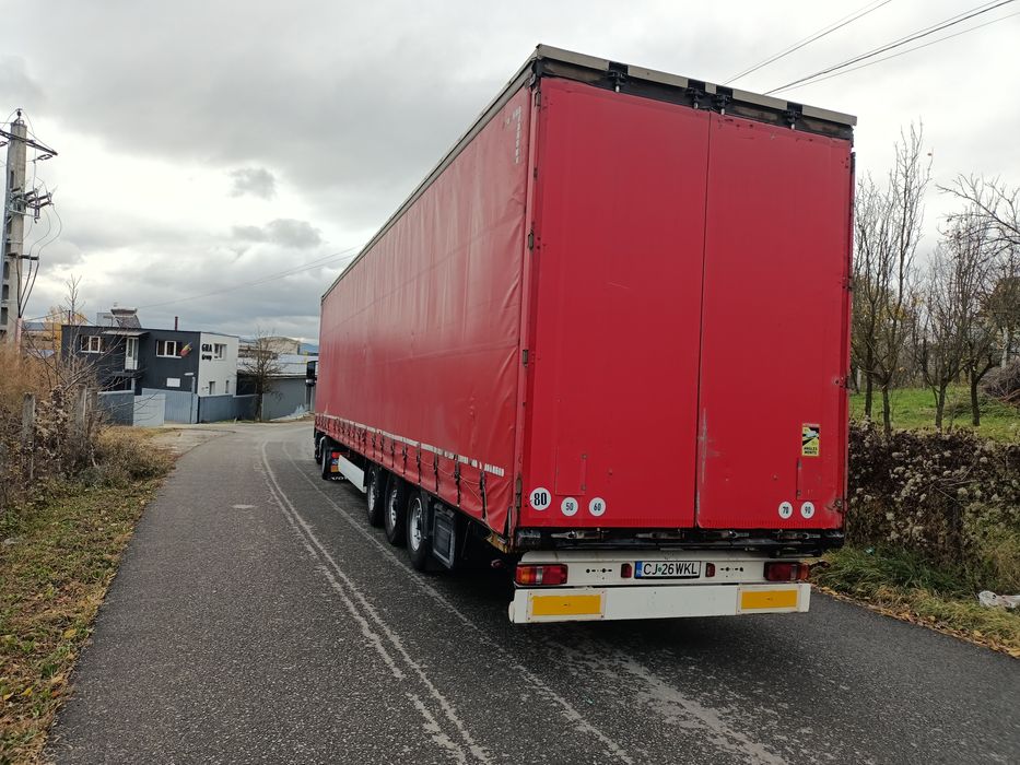 Vând semiremorca krone