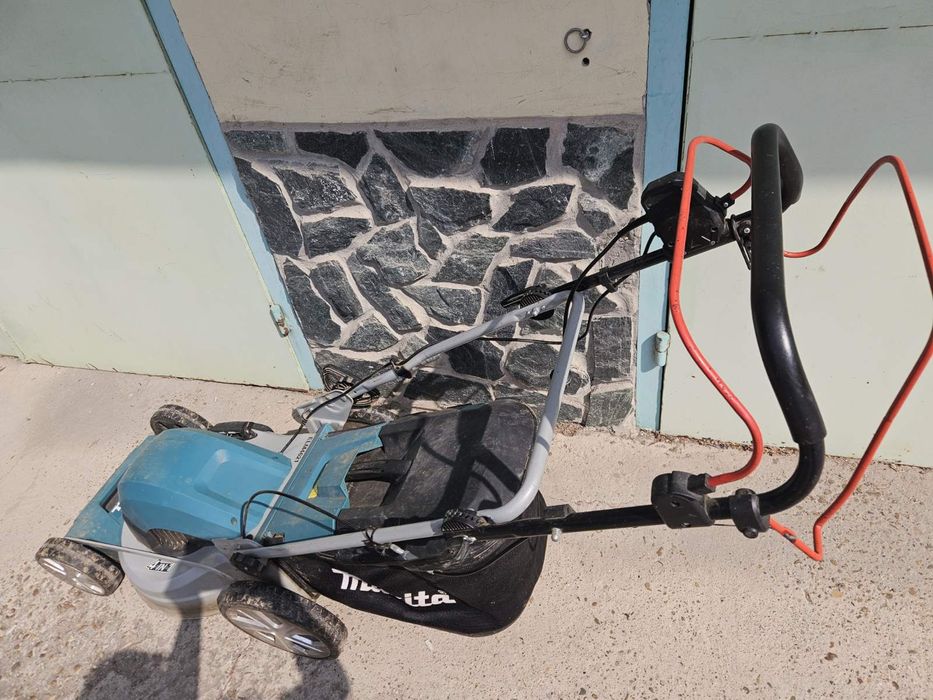 Електрическа косачка Makita