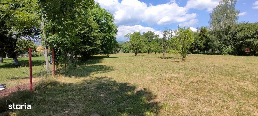 Comarnic(Ph) – doua terenuri cu toate utilitatile, asfalt, padure