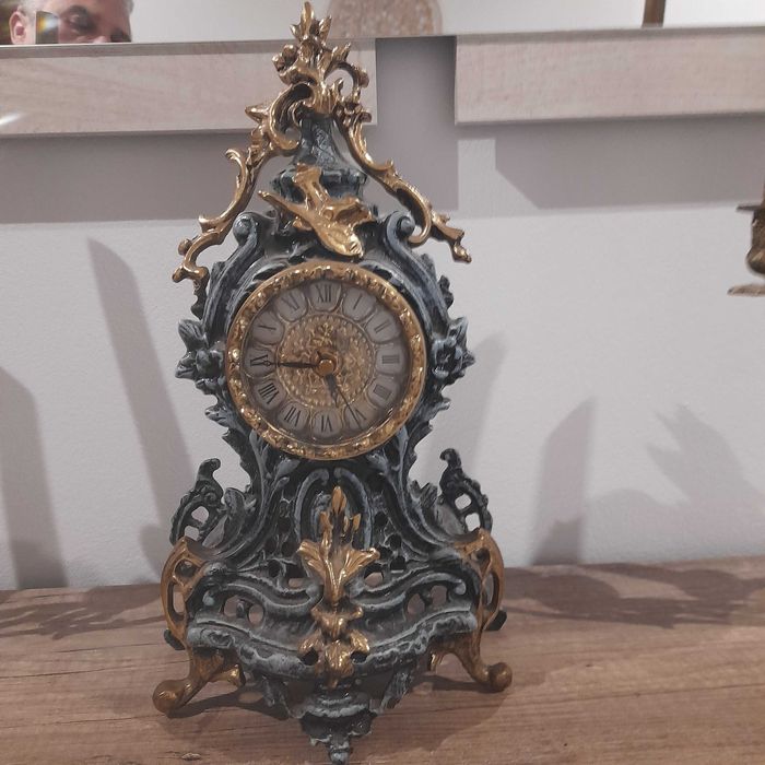 ceas din bronz si perechea de sfesnice bronz masiv