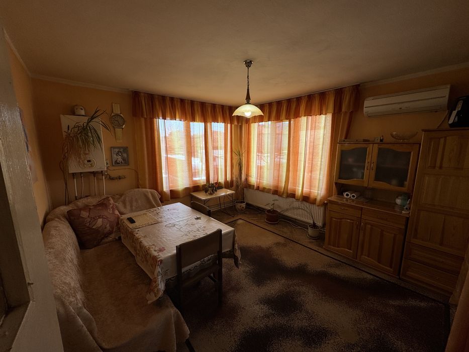 Продава се Етаж от къща в Разград, Житница - 420 кв.м за 237 €/кв.м - Снимка #1