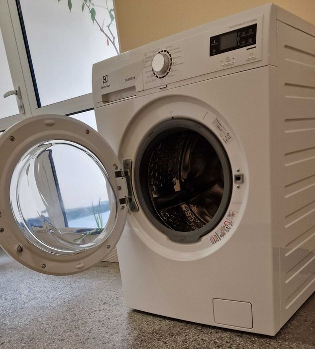 Пералня Electrolux - капацитет 7 kg; центрофуга 1200 оборота в минута