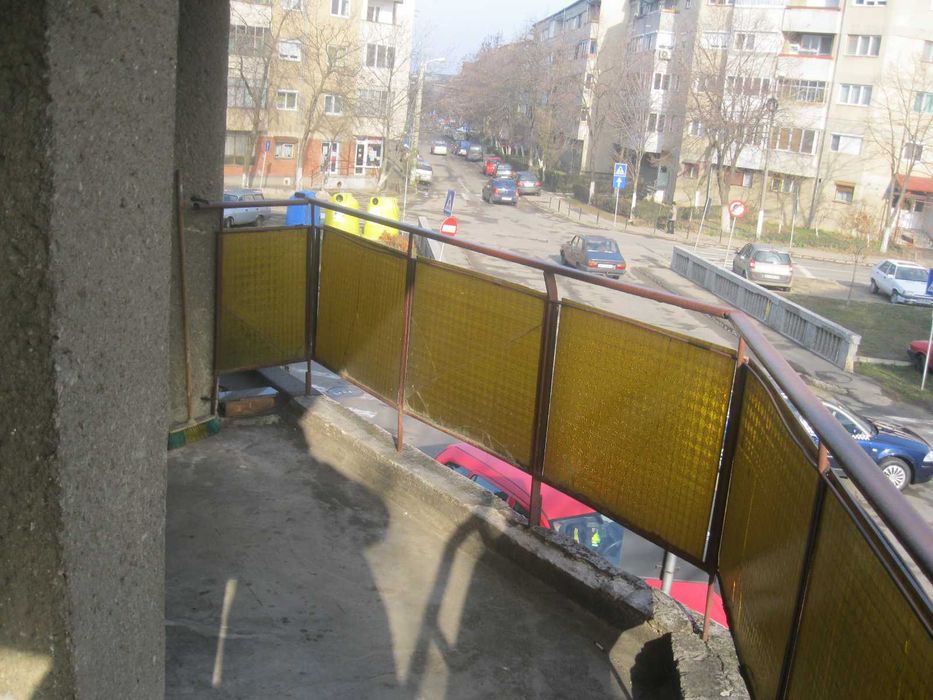 Persoana fizica vand ap. 4 camere etaj 1 Rogerius