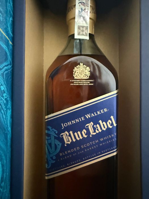 Johnnie Walker Blue label колекционерскa бутилка