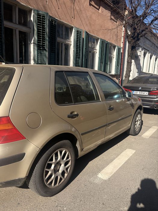 Vand golf 4 1.6 benzina 550€ negociabil