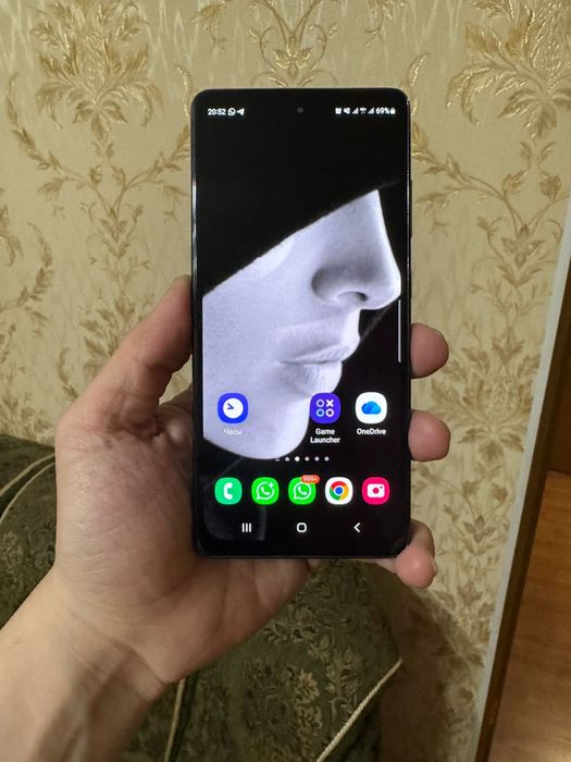 Продам Samsung S20 в идеальном состоянии.