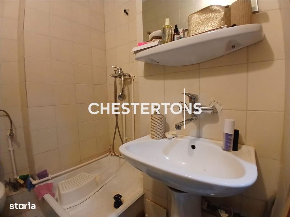 Apartament luminos 4 camere, bloc reabilitat, zona linistita, metrou A