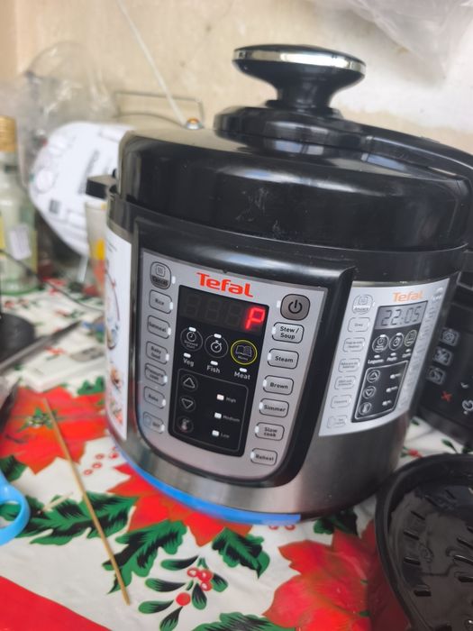 Vând multicooker Tefal one pot parțial defect