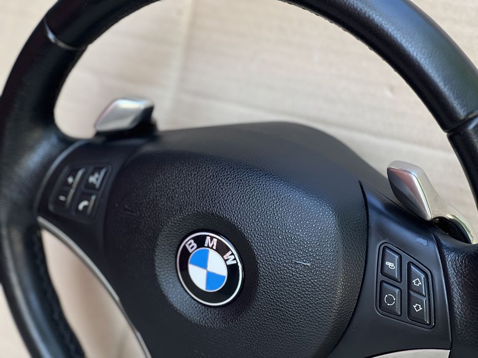 Bmw e90,e91,e92,Е87 SportLine волан с Пера в много добро състояние.