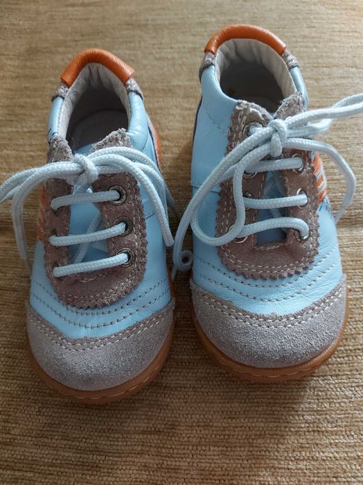 Удобни и красиви  маркови обувчици от естествена кожа,