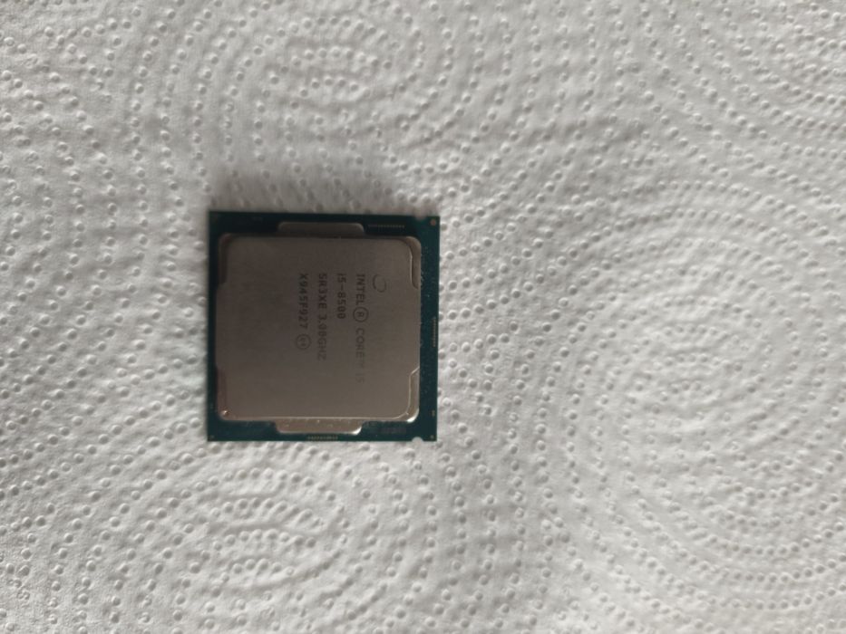 Vând 4 Procesoare  Intel i5 8500