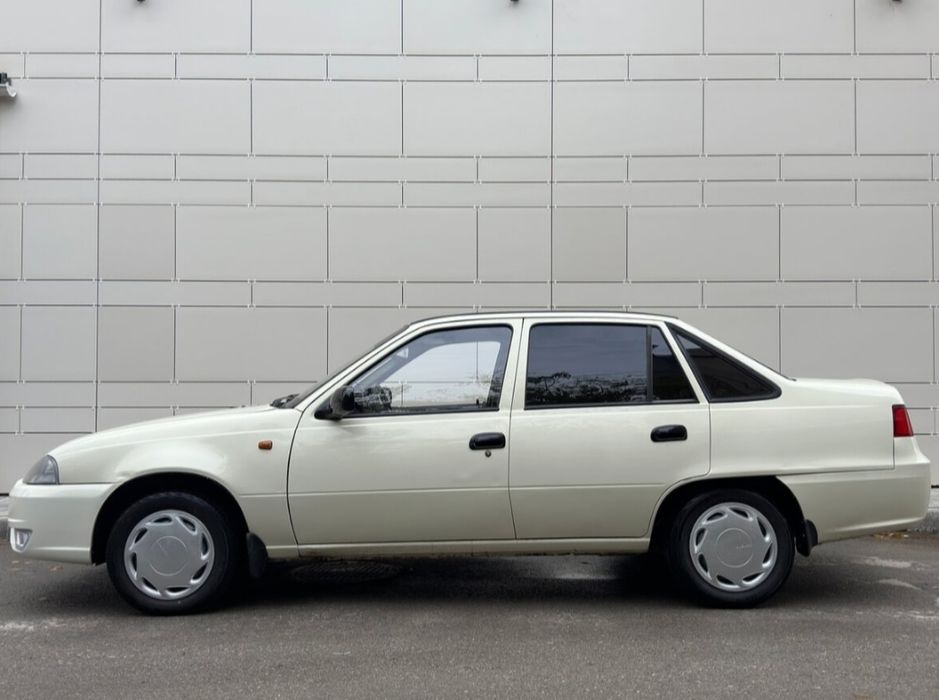 Седан эконом класса Поездки по всему Узб Ташкент Самарканд Бухара Хива