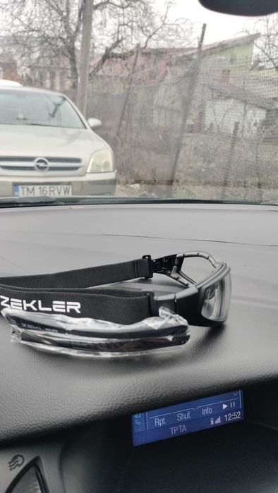 Vând ochelari de protecție