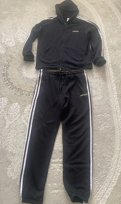 Продается спортивный костюм ADIDAS