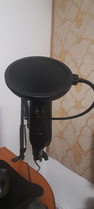 Microfon Profesional Blue Yeti + Suport Reglabil