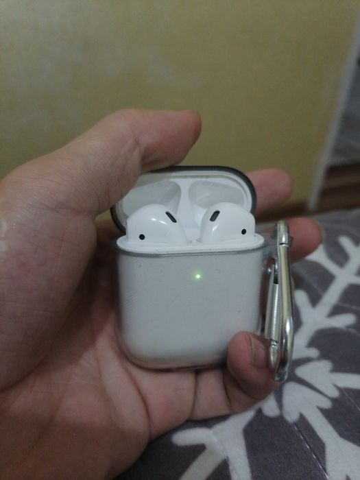 Продам наушники airpods  срочно