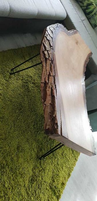 Masa living din lemn de nuc nobil