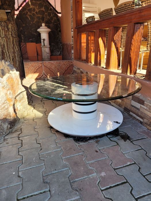 Masa de sticlă alba